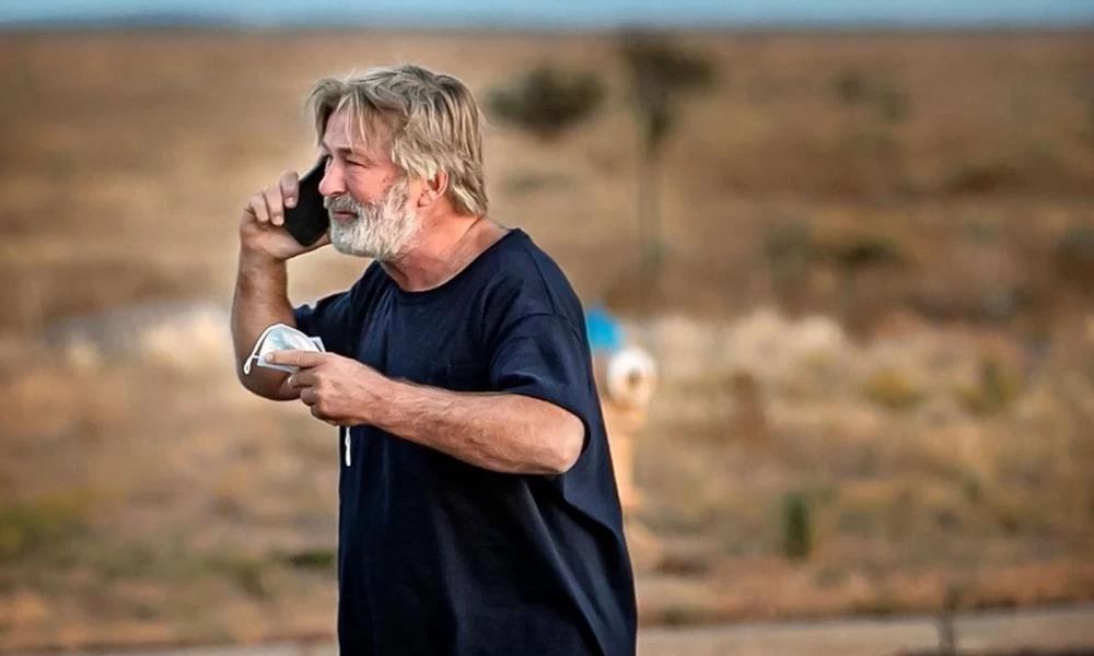 Άλεκ Μπάλντουιν: Διχασμένα τα μέλη του συνεργείου της ταινίας – Διαψεύδουν τις κατηγορίες για τα μέτρα ασφαλείας